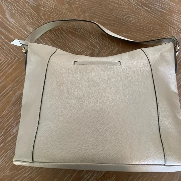 Elegant Cream Shoulder Bag with Embroidered Design - Picture 8 of 11